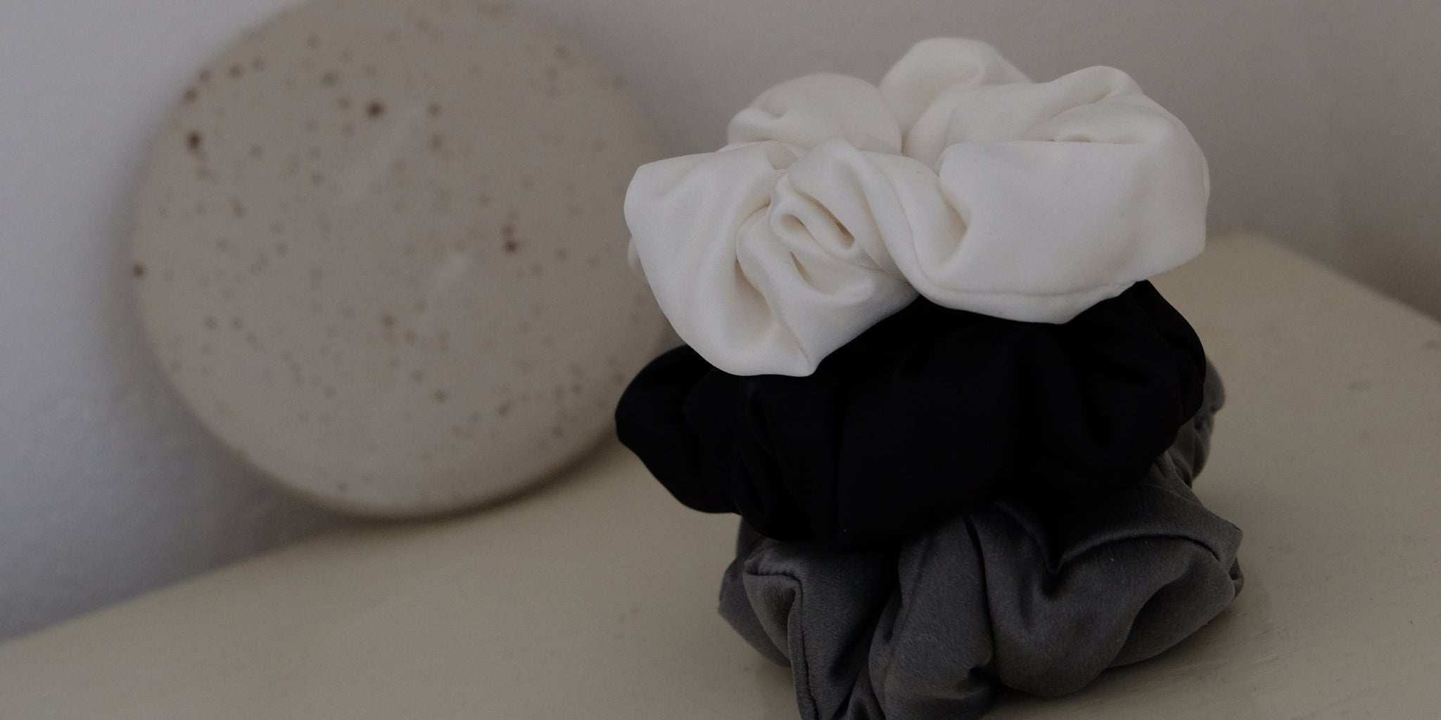 Scrunchies in seta ed elastici in seta