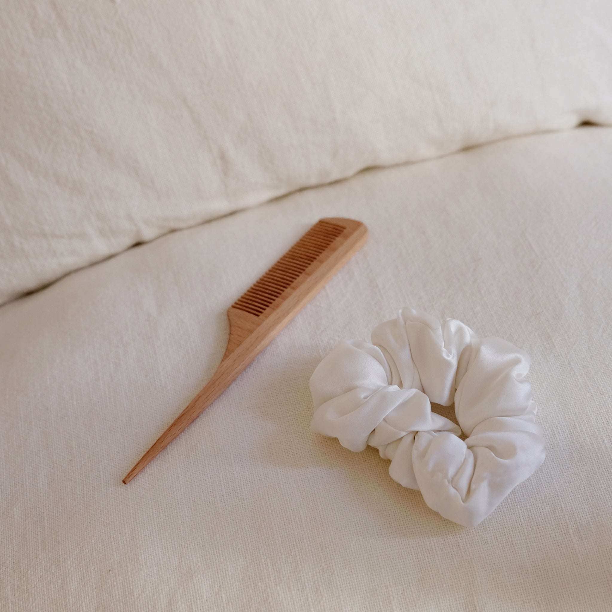 Scrunchies in Seta, un tocco di eleganza e benessere per i tuoi capelli